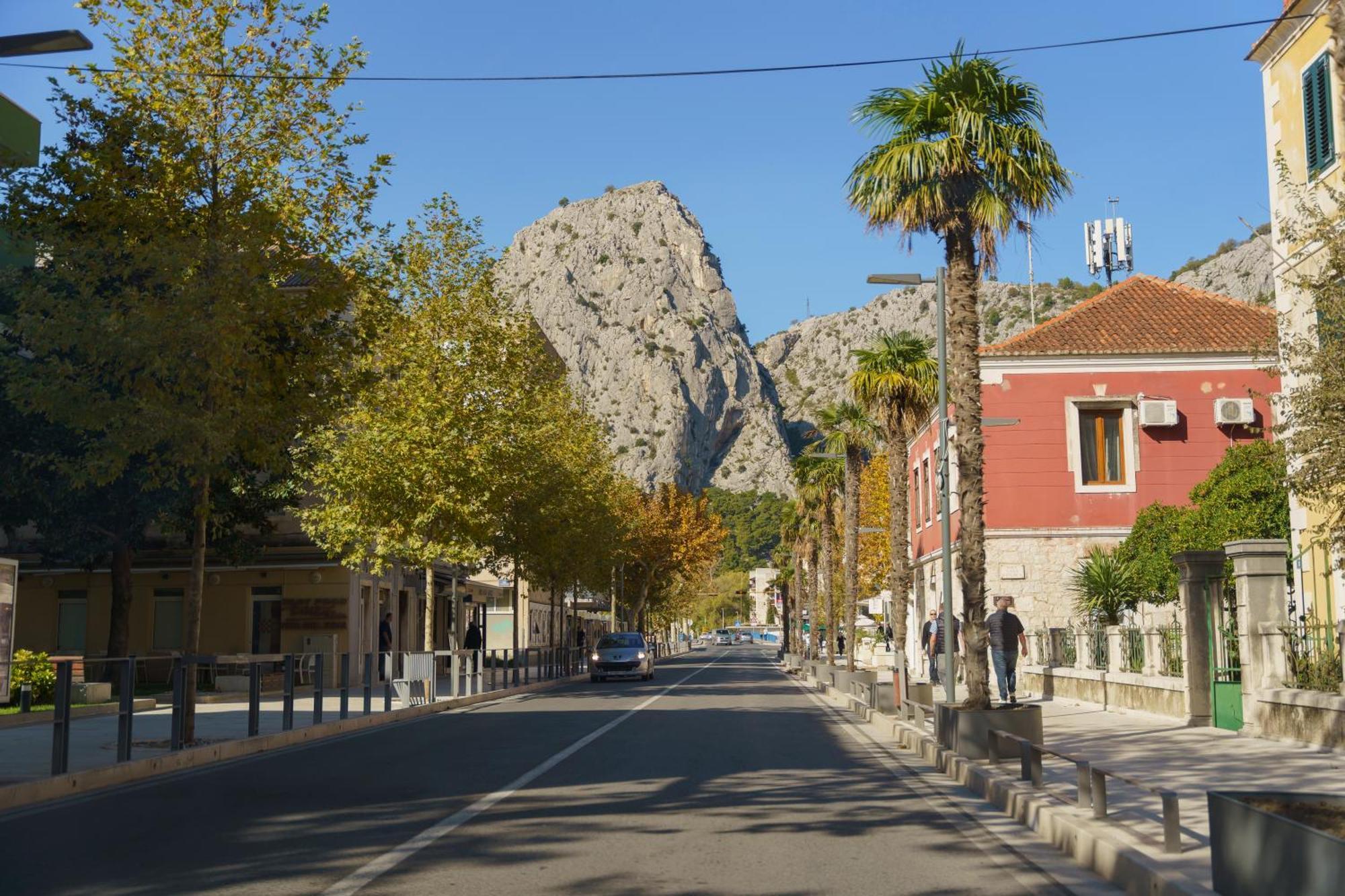 Sunny Apartment Omis Exterior photo